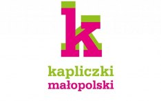 Odnowienie kapliczki – kamiennego krzyża we wsi Łosie